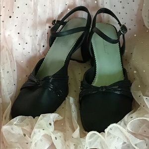 Girls size 6 Hightlite black kittenheels